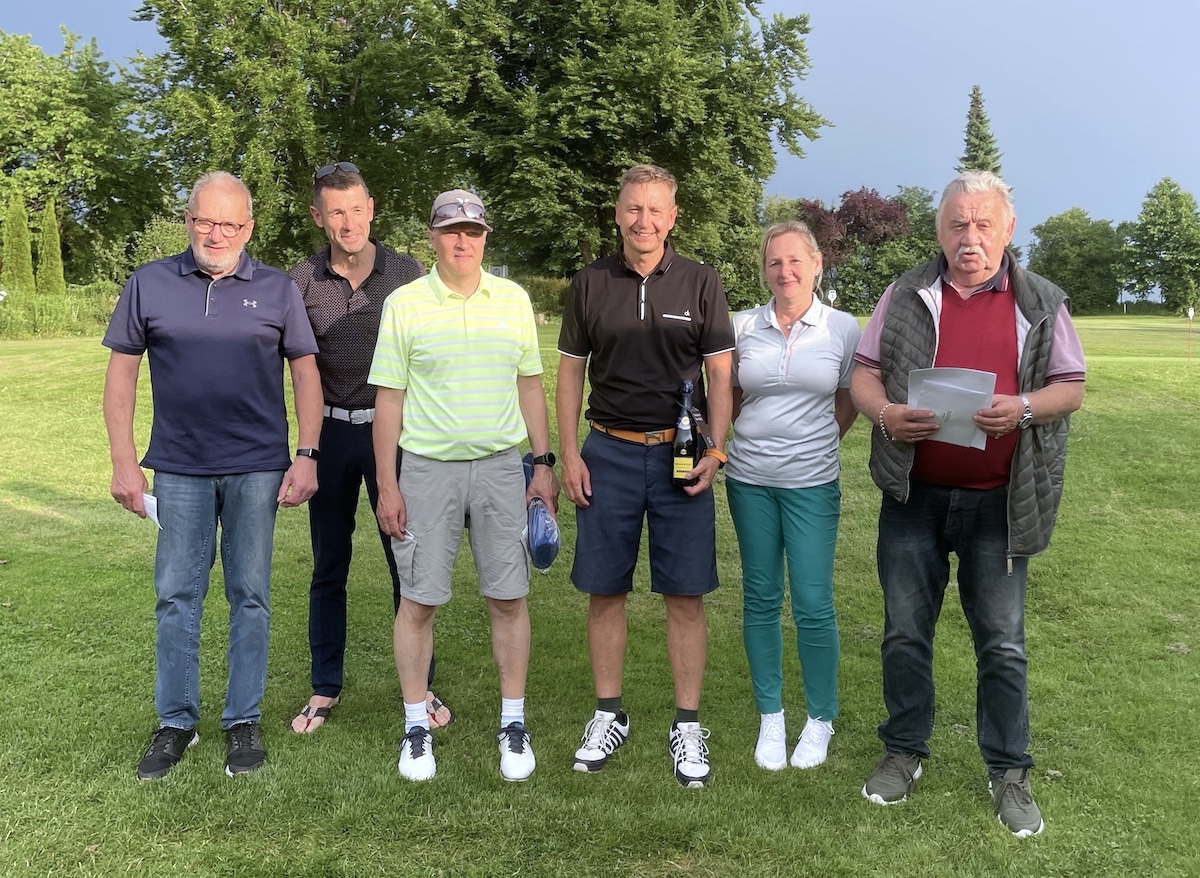 Gewinner Mercedes Benz AWGC 9-Loch Turnier